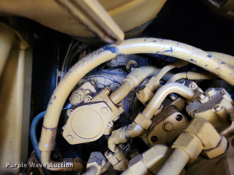 image for item LS9786 2004 Caterpillar  AP-655C paver