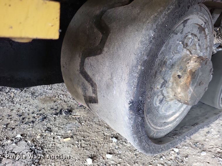 image for item LS9786 2004 Caterpillar  AP-655C paver