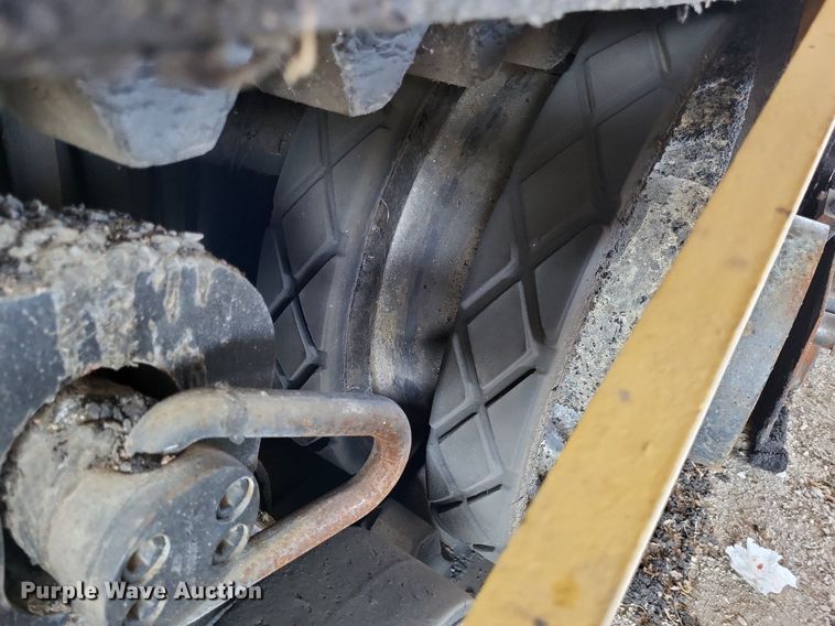 image for item LS9786 2004 Caterpillar  AP-655C paver