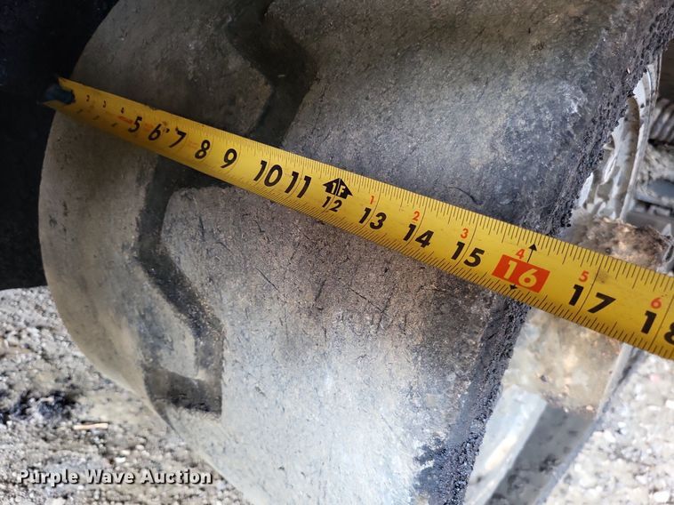 image for item LS9786 2004 Caterpillar  AP-655C paver