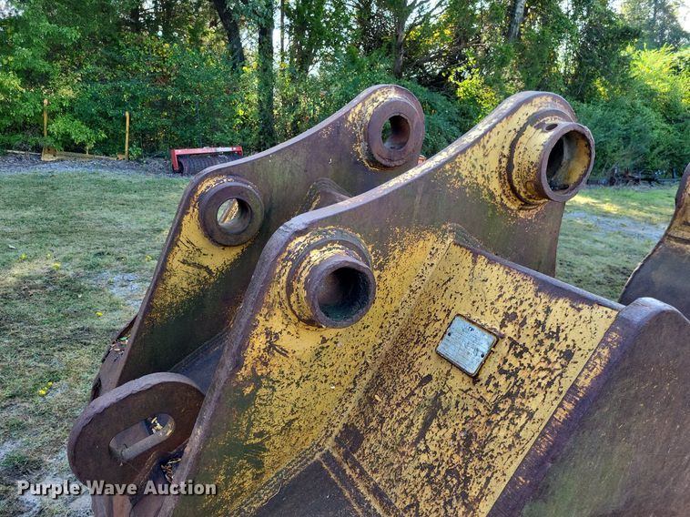 image for item LS9789 (2) excavator buckets