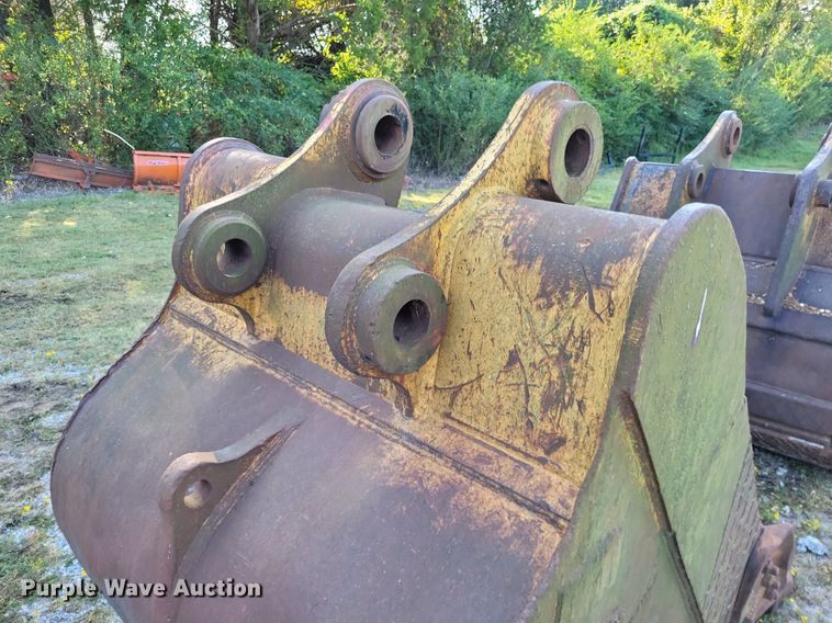 image for item LS9789 (2) excavator buckets