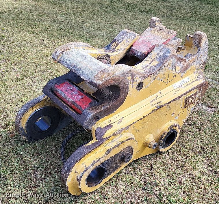 image for item LS9790 2019 Caterpillar quick coupler