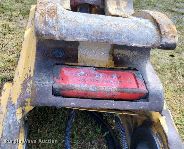 image for item LS9790 2019 Caterpillar quick coupler