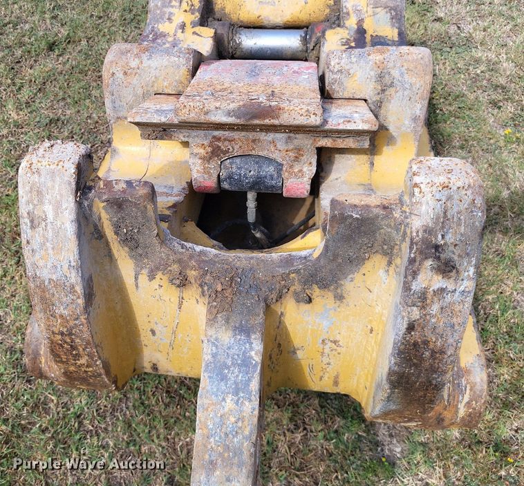 image for item LS9790 2019 Caterpillar quick coupler