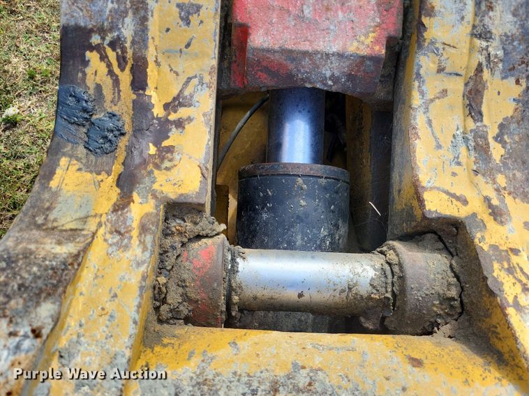 image for item LS9790 2019 Caterpillar quick coupler