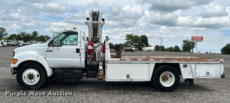 image for item LV9033 2000 Ford F650  crane truck
