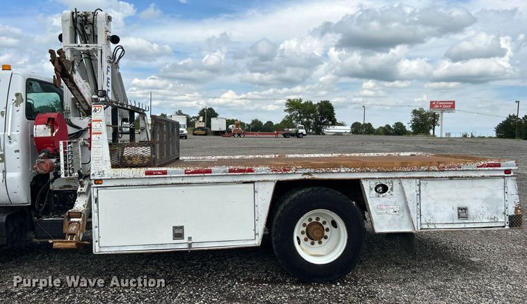 image for item LV9033 2000 Ford F650  crane truck