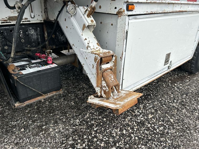 image for item LV9033 2000 Ford F650  crane truck