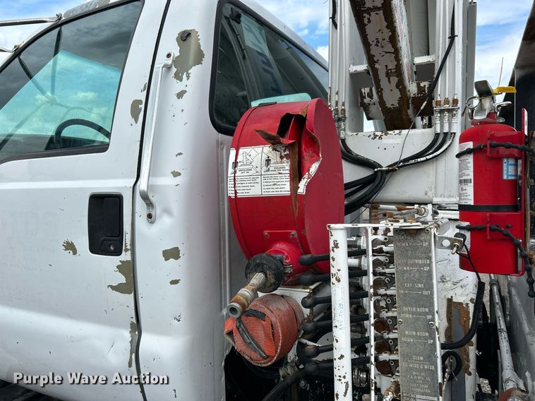 image for item LV9033 2000 Ford F650  crane truck