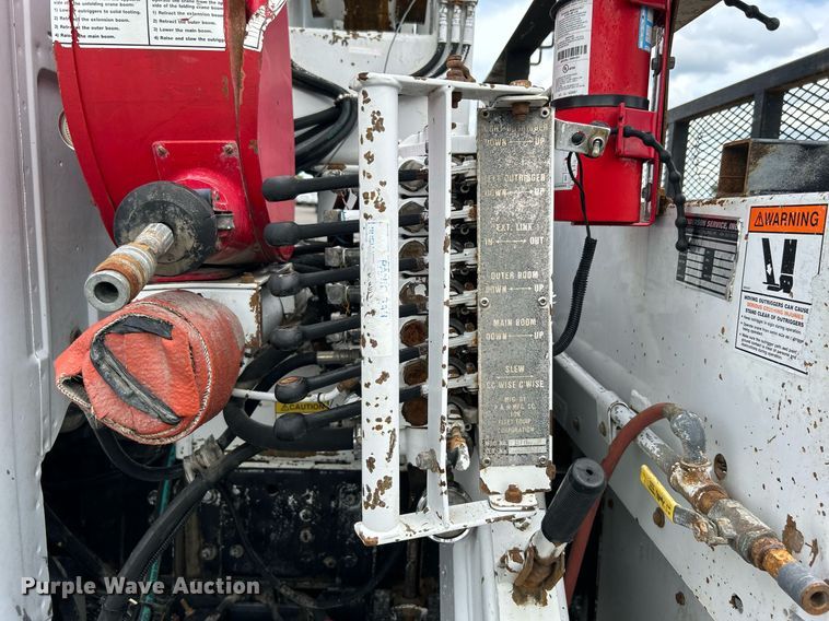 image for item LV9033 2000 Ford F650  crane truck