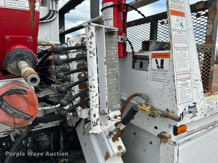 image for item LV9033 2000 Ford F650  crane truck