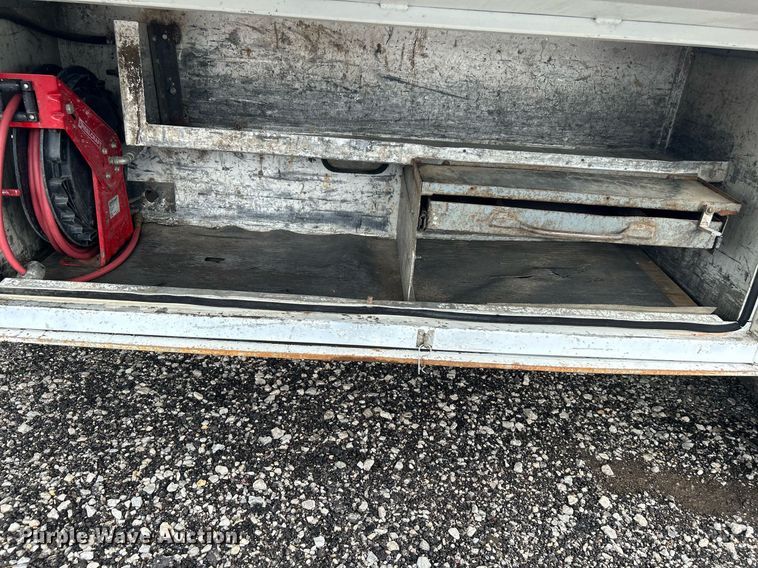 image for item LV9033 2000 Ford F650  crane truck