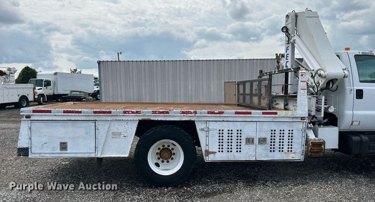 image for item LV9033 2000 Ford F650  crane truck