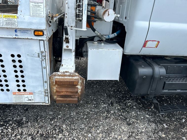 image for item LV9033 2000 Ford F650  crane truck