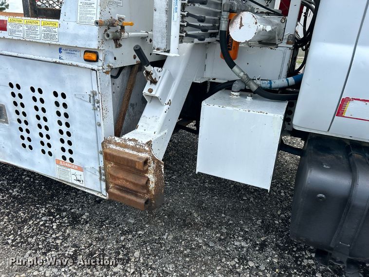 image for item LV9033 2000 Ford F650  crane truck