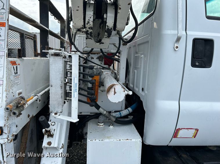 image for item LV9033 2000 Ford F650  crane truck