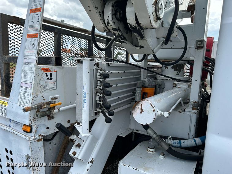 image for item LV9033 2000 Ford F650  crane truck