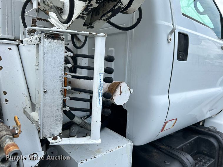 image for item LV9033 2000 Ford F650  crane truck