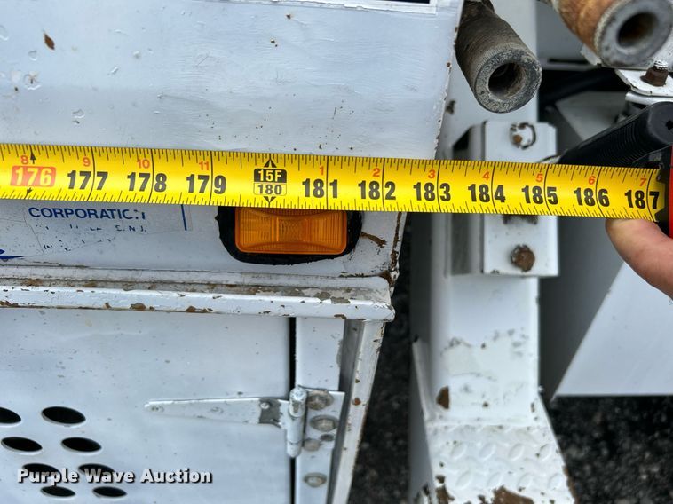 image for item LV9033 2000 Ford F650  crane truck