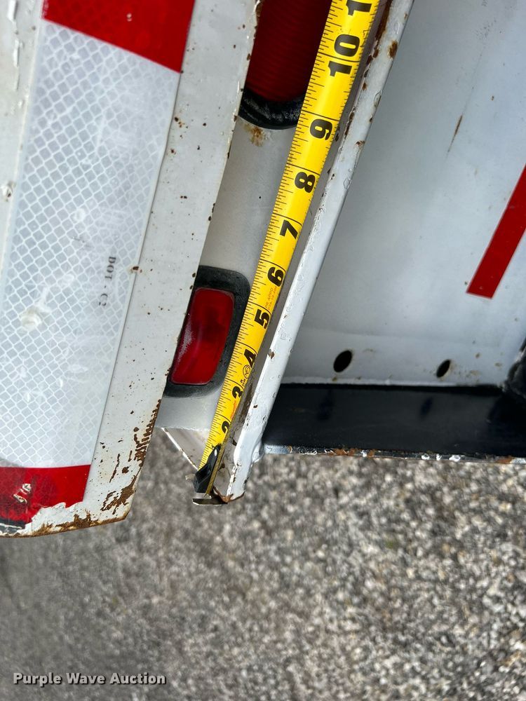 image for item LV9033 2000 Ford F650  crane truck