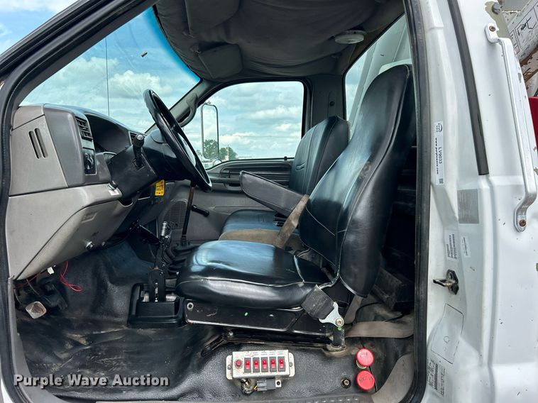 image for item LV9033 2000 Ford F650  crane truck