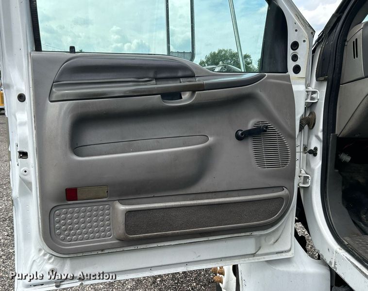 image for item LV9033 2000 Ford F650  crane truck