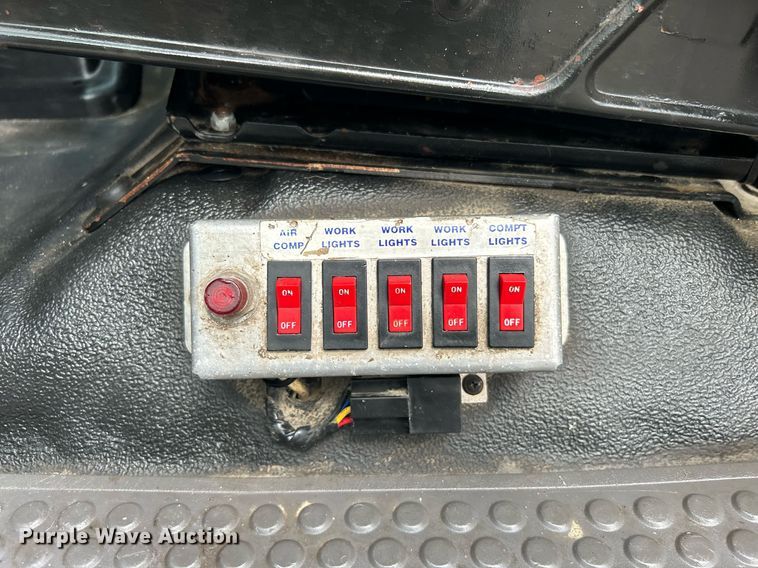 image for item LV9033 2000 Ford F650  crane truck