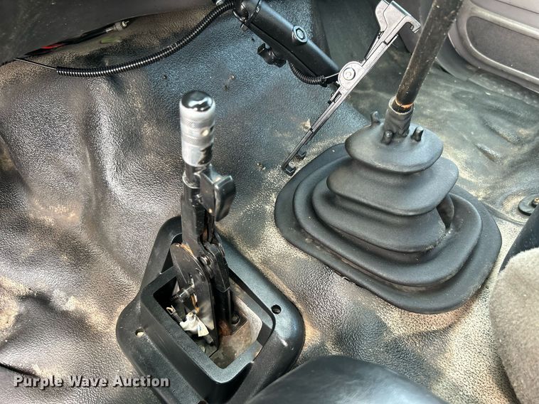 image for item LV9033 2000 Ford F650  crane truck