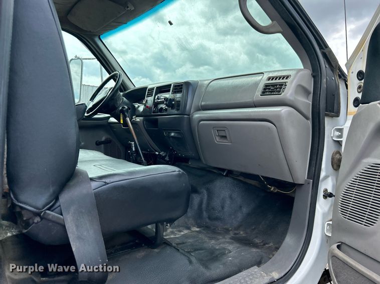 image for item LV9033 2000 Ford F650  crane truck