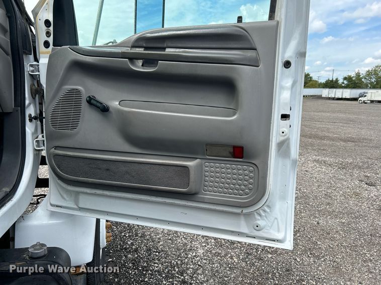 image for item LV9033 2000 Ford F650  crane truck