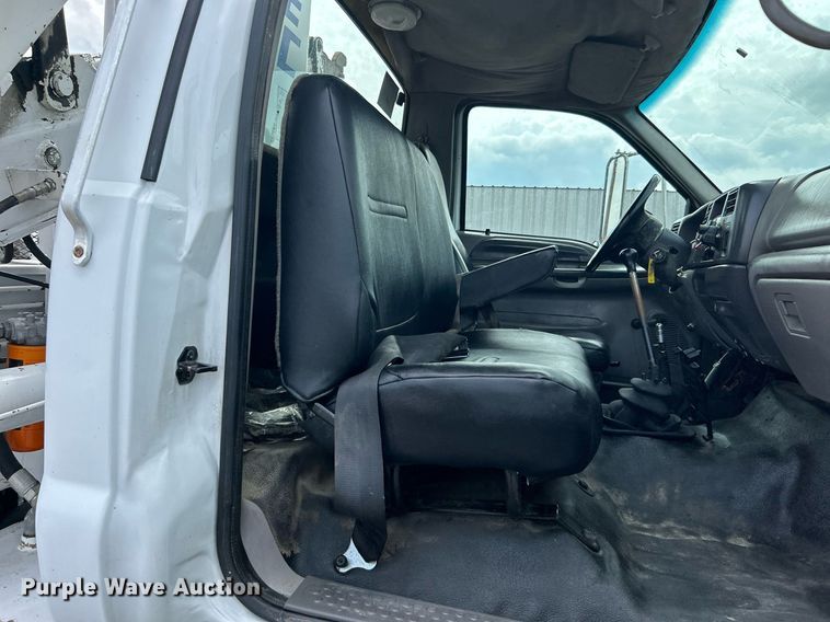 image for item LV9033 2000 Ford F650  crane truck