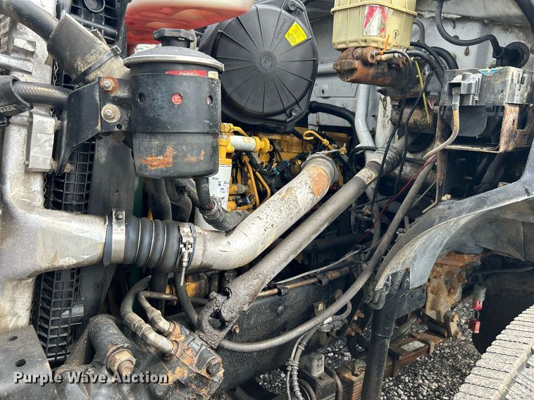 image for item LV9033 2000 Ford F650  crane truck