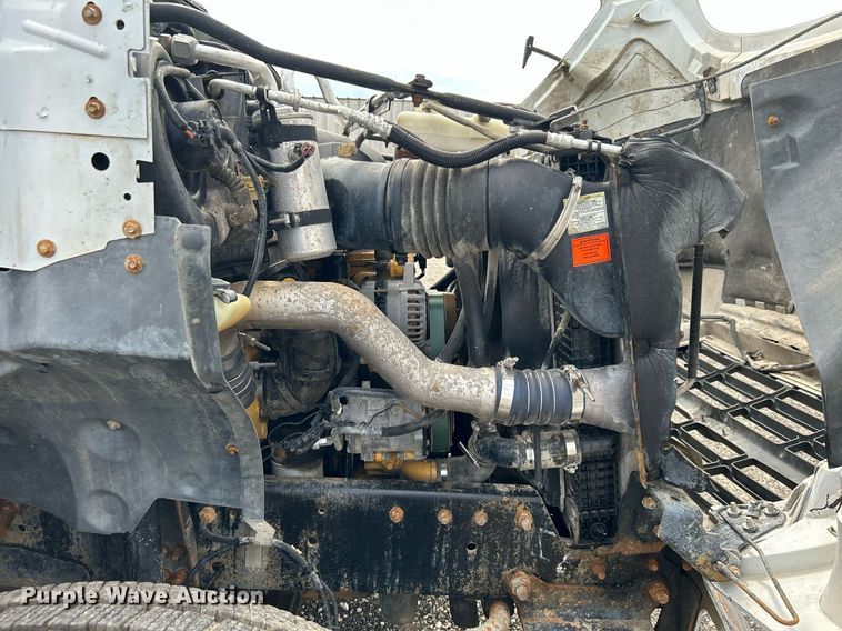 image for item LV9033 2000 Ford F650  crane truck