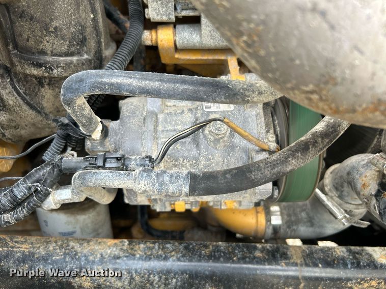 image for item LV9033 2000 Ford F650  crane truck