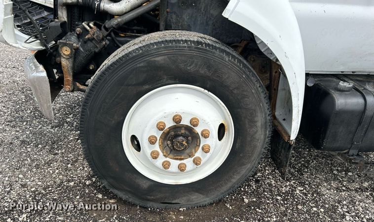 image for item LV9033 2000 Ford F650  crane truck