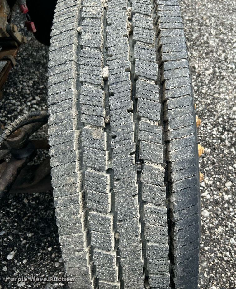 image for item LV9033 2000 Ford F650  crane truck