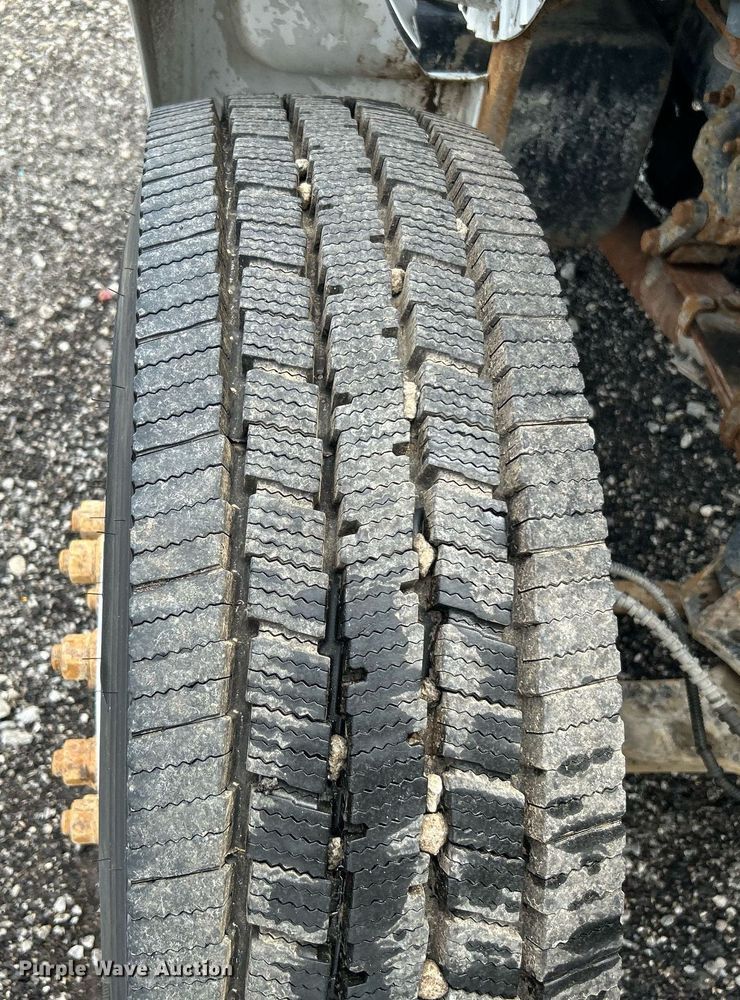 image for item LV9033 2000 Ford F650  crane truck