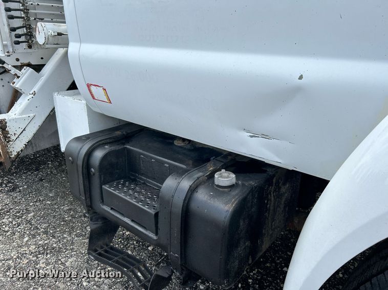 image for item LV9033 2000 Ford F650  crane truck