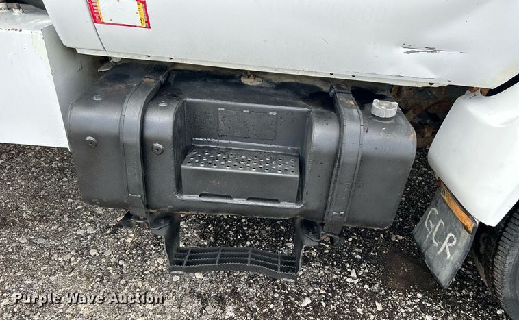 image for item LV9033 2000 Ford F650  crane truck