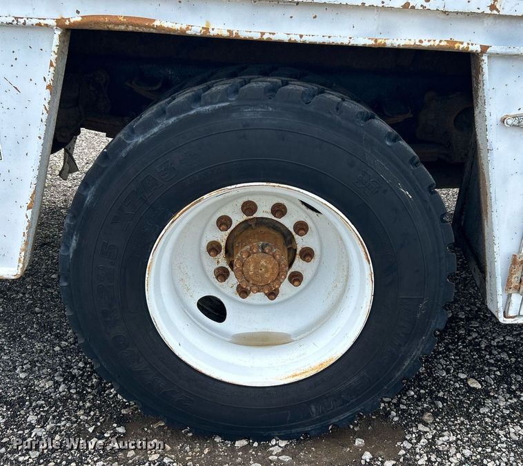 image for item LV9033 2000 Ford F650  crane truck