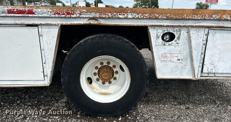 image for item LV9033 2000 Ford F650  crane truck