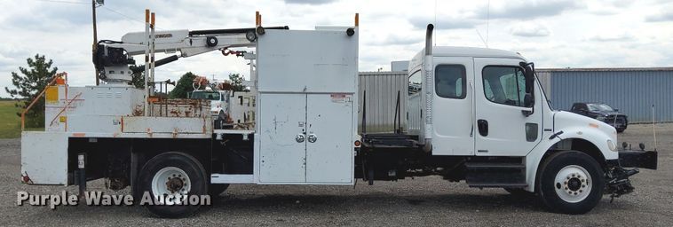 image for item LV9039 2006 Freightliner M2 106  utility / service truck