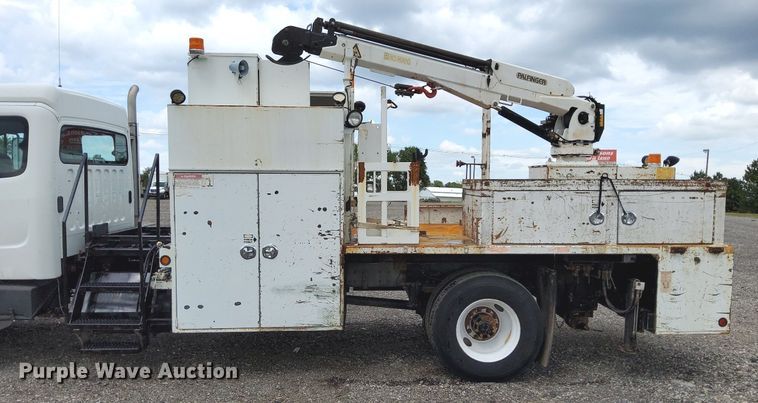 image for item LV9039 2006 Freightliner M2 106  utility / service truck