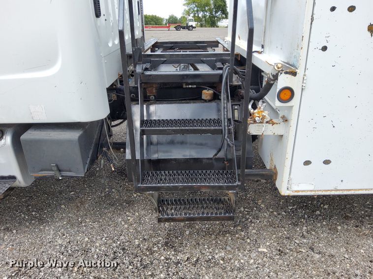 image for item LV9039 2006 Freightliner M2 106  utility / service truck