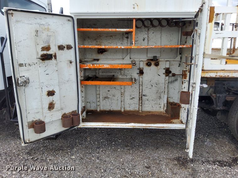 image for item LV9039 2006 Freightliner M2 106  utility / service truck