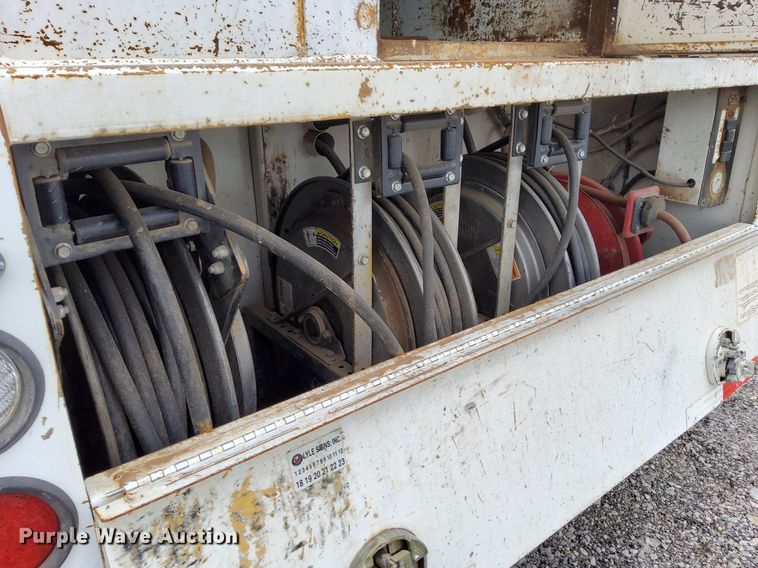 image for item LV9039 2006 Freightliner M2 106  utility / service truck