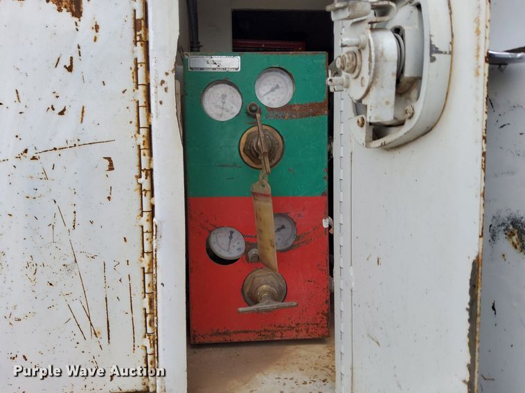 image for item LV9039 2006 Freightliner M2 106  utility / service truck