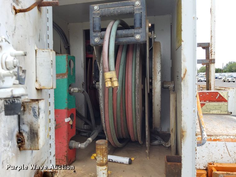 image for item LV9039 2006 Freightliner M2 106  utility / service truck