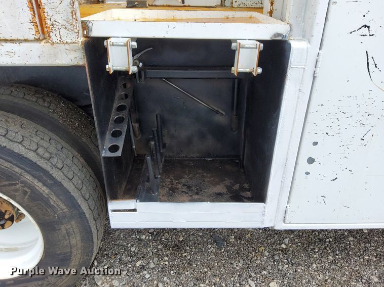 image for item LV9039 2006 Freightliner M2 106  utility / service truck